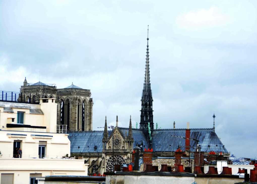 Hotel bem localizado em Paris perto da Notre Dame