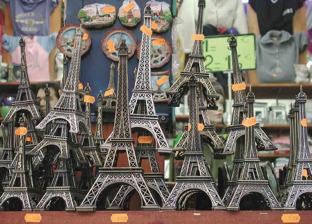 Comprar souvenirs em Paris