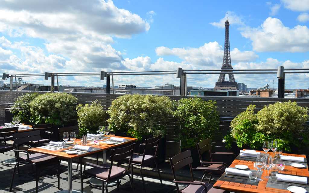 Restaurante com vista para a Torre Eiffel Maison Blanch