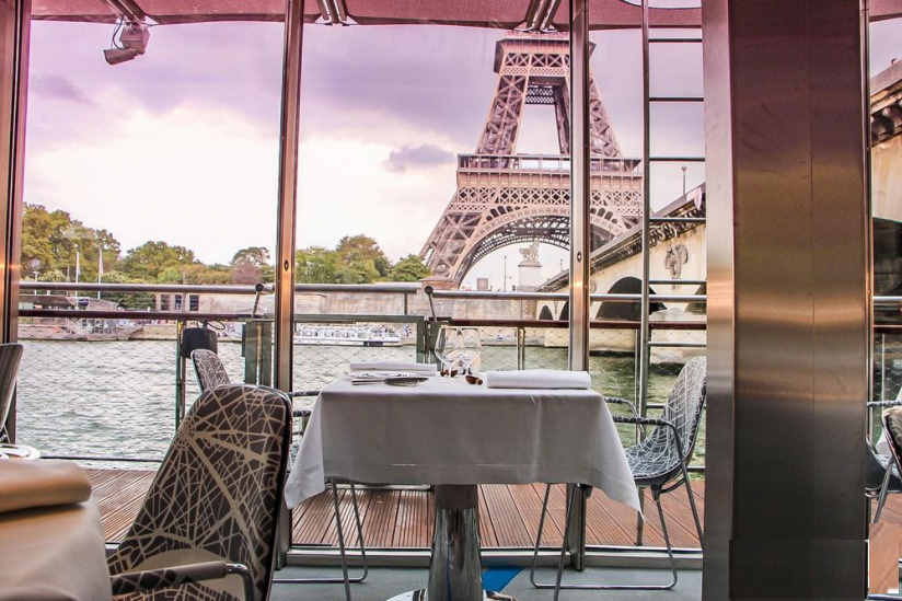 Restaurante Ducasse Sur Seine vista para Torre Eiffel
