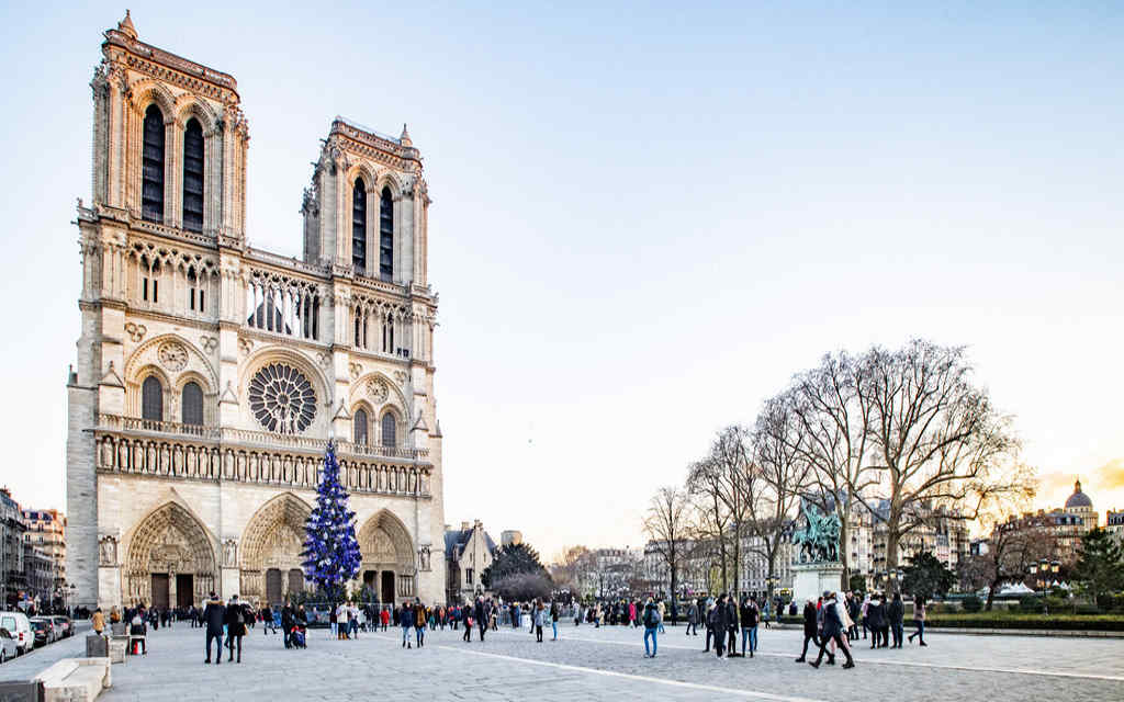 Feira de Natal Paris Notre-Dame na PLace Viviani