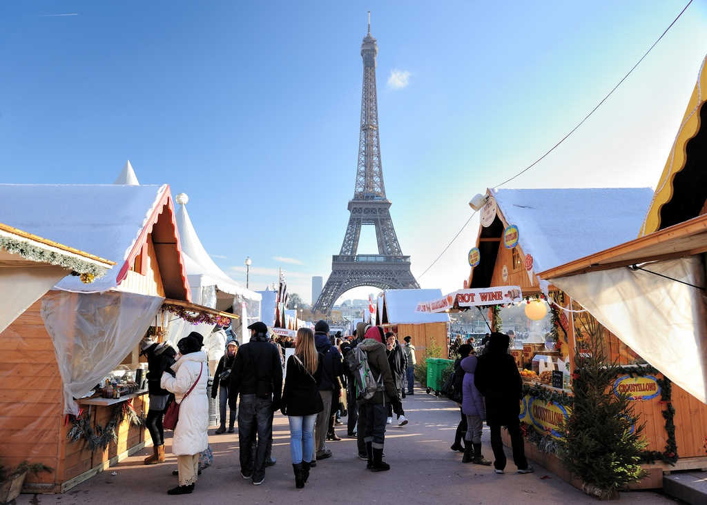 Mercado de Natal da Torre Eiffel no Champs de Mars